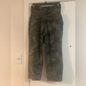 Old Navy Olive Green Camo Leggings